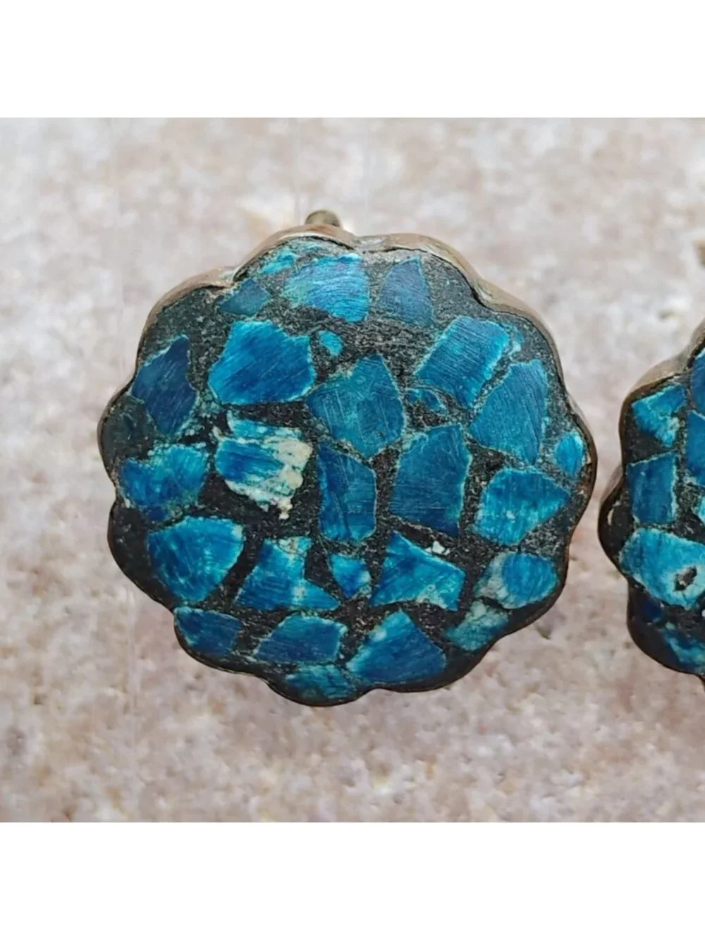 Vtg Inlay Turquoise Mosaic Brass Screw Back Earrings Round Scalloped Edges 7/8" - Picture 3 of 8